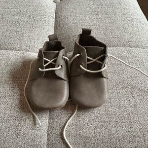 Piper Finn size 4 low top oxfords soft soles.  Like new. Color stone